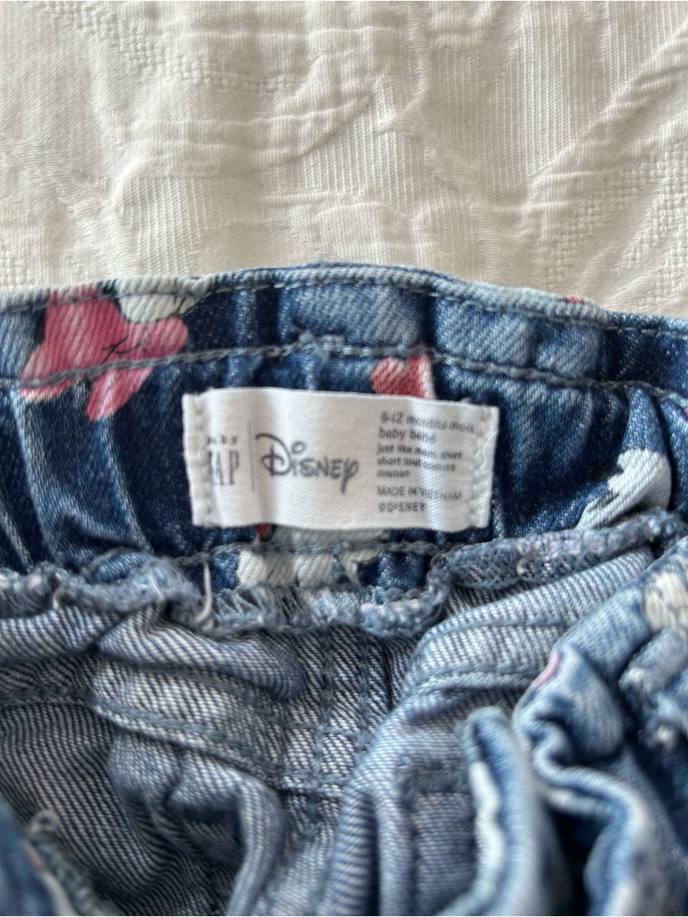 BabyGAP Disney Denim Shorts with Minnie & Mickey Heart Print - Picture 3 of 3